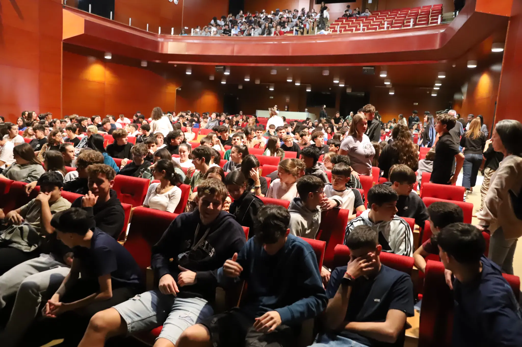 Estudiantes de Bachillerato, durante la representación para escolares de Mararía la de Femés