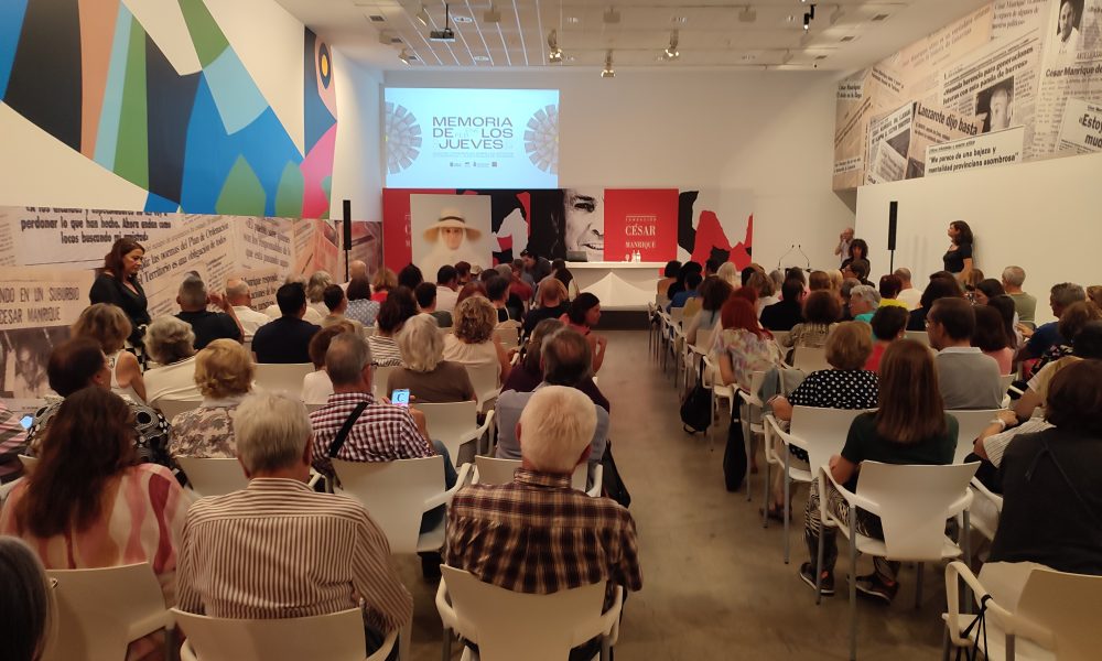 Lleno absoluto para ver a Arminda Arteta en la última conferencia de Memoria de los Jueves 