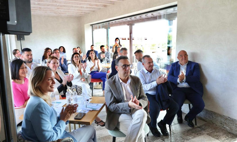 Empresas de movilidad y autoridades se reúnen para afrontar los retos del sector en Canarias