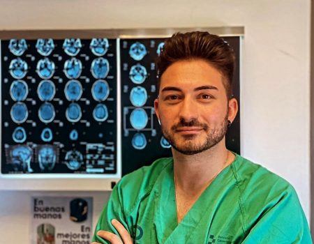 El neurocirujano Jesús Martín, galardonado con el Premio Abora.