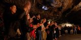Santiago Auserón pone en pie al público del Auditorio Cueva de los Verdes