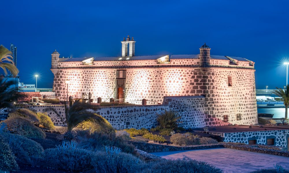 El Castillo de San José se ilumina por el Día Mundial de la Esclerosis Múltiple 