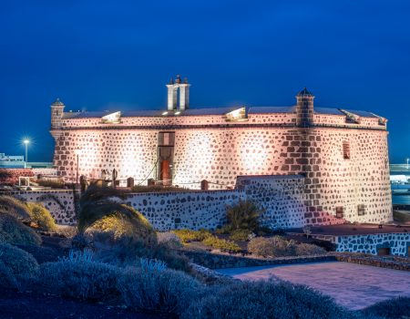 El Castillo de San José se ilumina por el Día Mundial de la Esclerosis Múltiple 