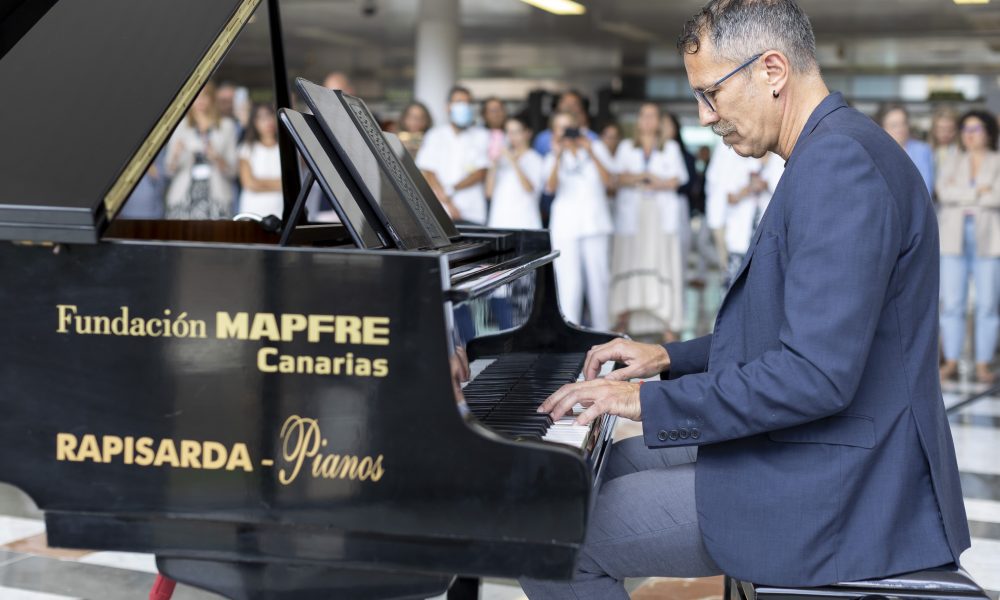 El Hospital Doctor Negrín acerca la música a usuarios y profesionales