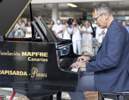 El Hospital Doctor Negrín acerca la música a usuarios y profesionales
