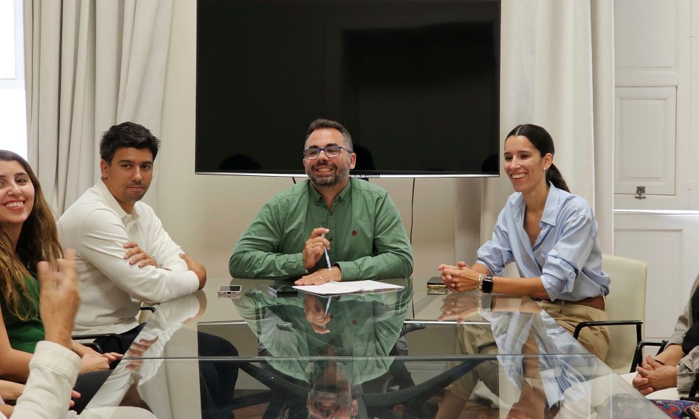 Arrecife refuerza su apoyo a jóvenes y mujeres emprendedoras con ATRIA