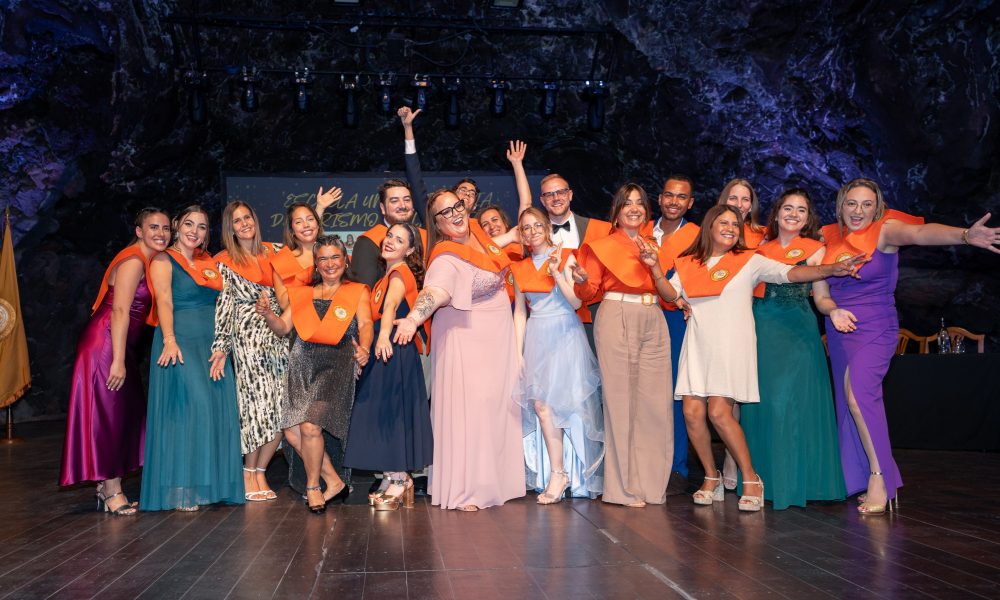 Entrega de Orlas en Jameos del Agua: XIV Grado en Turismo
