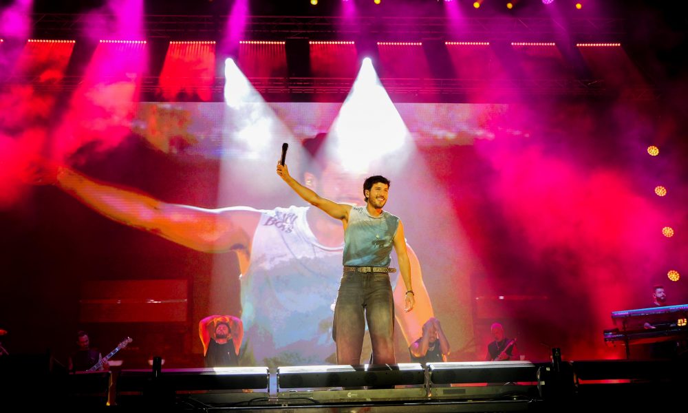 Sebastián Yatra deslumbra en Arrecife ante más de 65.000 personas