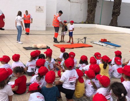 La campaña "Este verano, chapuzón seguro" llega a Tinajo