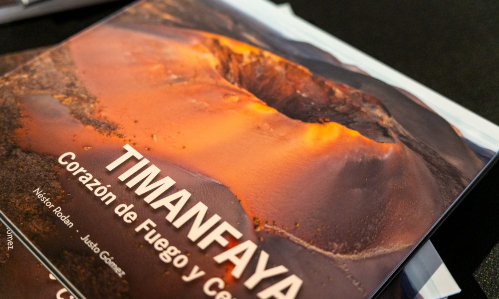 El Parque Nacional de Timanfaya presenta el libro de fotografías Corazón de Fuego y Ceniza