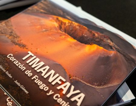El Parque Nacional de Timanfaya presenta el libro de fotografías Corazón de Fuego y Ceniza