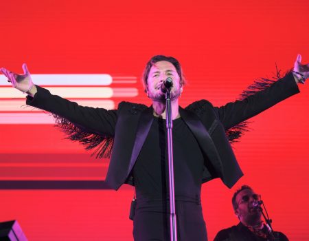 Manuel Carrasco pone el broche de oro a las fiestas de Los Dolores