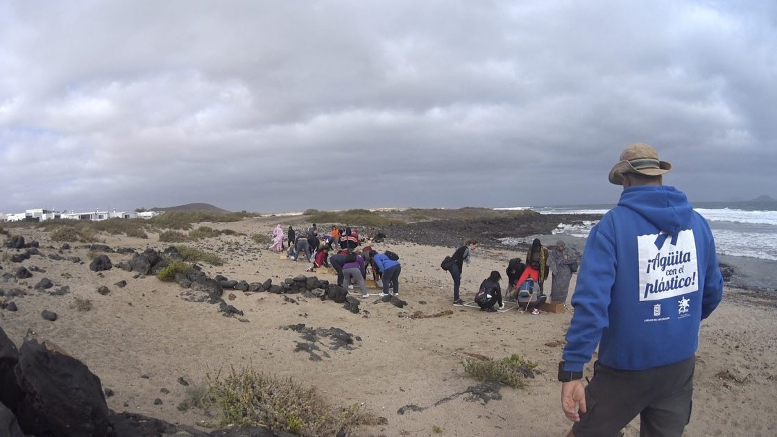 Imagen de la campaña Agüita con el plástico, de la Reserva de la Biosfera de Lanzarote