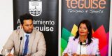 Teguise renueva el equipamiento deportivo en las canchas del municipio El Ayuntamiento ha abierto un proceso de licitación para la adquisición del material, cuyo plazo estará abierto hasta el 23 de septiembre 18 de septiembre de 2024. El Ayuntamiento de Teguise, a través de la Concejalía de Deportes y Participación Ciudadana, llevará a cabo el proceso de renovación del equipamiento deportivo de las canchas del municipio. El presupuesto previsto es de 58.300 euros y permitirá renovar hasta 14 elementos distintos. Con esta iniciativa, se mejoran las condiciones en las que los deportistas de nuestro municipio, especialmente jóvenes y menores, realizan sus actividades, tanto en el interior de los pabellones, como en las canchas de exterior. El concejal del Área, Alejandro Doblado, pone de relieve que cada vez más jóvenes y usuarios de todas las edades optan por practicar deporte en nuestras instalaciones municipales. “Nuestra obligación es mantener y mejorar las condiciones en las que se desarrolla la amplia variedad de oferta deportiva municipal, para que esta tendencia siga una línea ascendente que involucre cada vez a más personas, pensando especialmente en las familias y en contribuir a enriquecer la calidad de vida de los vecinos de Teguise,” matiza el concejal. La alcaldesa de Teguise, Olivia Duque, destaca el compromiso permanente del Ayuntamiento con el deporte y sus valores, animando a los vecinos y a las vecinas, especialmente a los más jóvenes, a disfrutar de la actividad física como parte importante de su formación personal. Las condiciones de la licitación pueden consultarse en la Plataforma de Contratación del Estado, Se prevé el suministro de 200 protectores de suelo tipo tatami; nueve banquillos de fútbol para exterior; cuatro juegos de banderines de corner; 10 bases protectoras de baloncesto; 10 tableros de baloncesto; un marcador electrónico para el terrero de lucha de Tao; dos marcadores electrónicos portátiles para baloncesto o balonmano; un kit marcador eléctrico de dos marcadores de 24 segundos; dos barras profesionales de gimnasia y danza; dos porterías de balonmano o fútbol para exteriores; un protector para el terrero de lucha de La Graciosa; 47 redes varias para baloncesto, fútbol y balonmano; 50 focos led para pabellones; y 960 metros cuadrados para protección trasera de porterías.