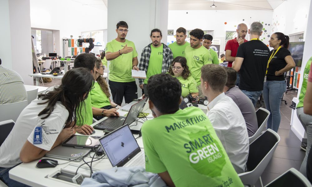 Arranca ‘InnovAction Canarias’: 60 jóvenes estudiantes se reúnen para resolver 5 retos en 48 horas
