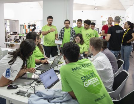 Arranca ‘InnovAction Canarias’: 60 jóvenes estudiantes se reúnen para resolver 5 retos en 48 horas