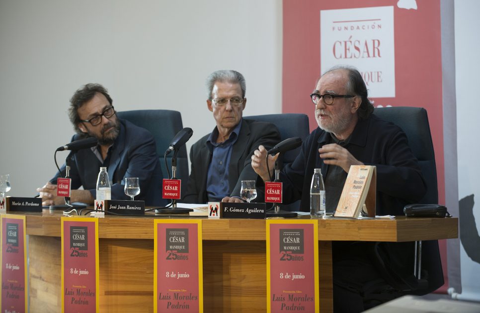 José Juan Ramírez, Fernando Gómez Aguilera y Mario Alberto Perdomo, en la presentación de la biografía de Luis Morales