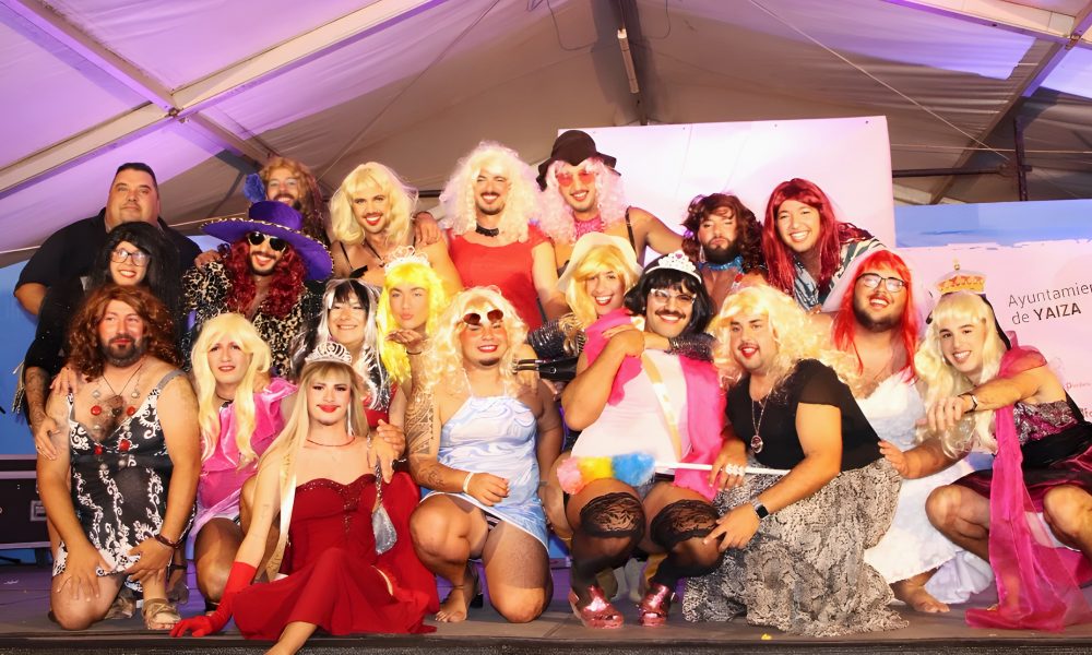 Explosión de alegría en la parodia de Los Misses que corona a Miss Eustaquia la de la Esquina