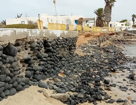 Recuperación del muro de Pedro Barba, en La Graciosa