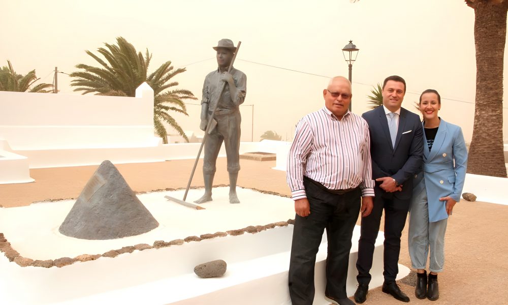 Hijo Predilecto y Adoptivo a Víctor Fernández Gopar y Pascual Calabuig