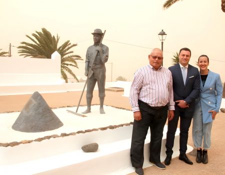 Hijo Predilecto y Adoptivo a Víctor Fernández Gopar y Pascual Calabuig