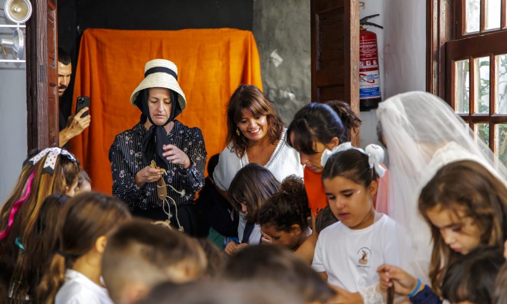 Los colegios del municipio visitan la Casa-Museo del Timple