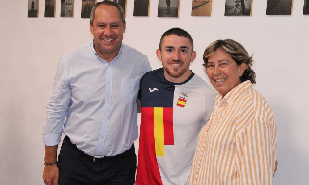 El Club de Judo Costa Teguise recibe la visita del olímpico Alberto Gaitero