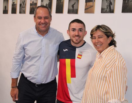 El Club de Judo Costa Teguise recibe la visita del olímpico Alberto Gaitero