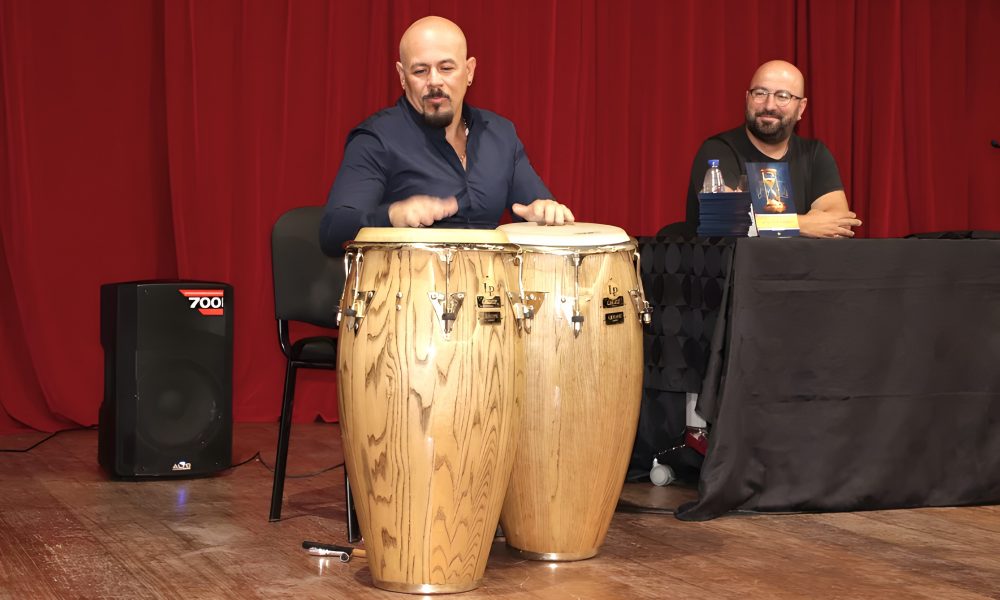 Yaiza escudriña en los ‘Poemas ácronos libres’ de Almaguer