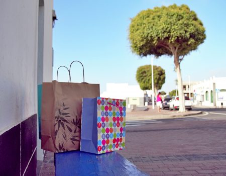 Comienza la semana Black en los comercios de Tías con sorteos de 6 vales por 100 euros