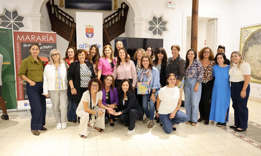 El Cabildo de Lanzarote presenta el libro Pasos de jable y volcán