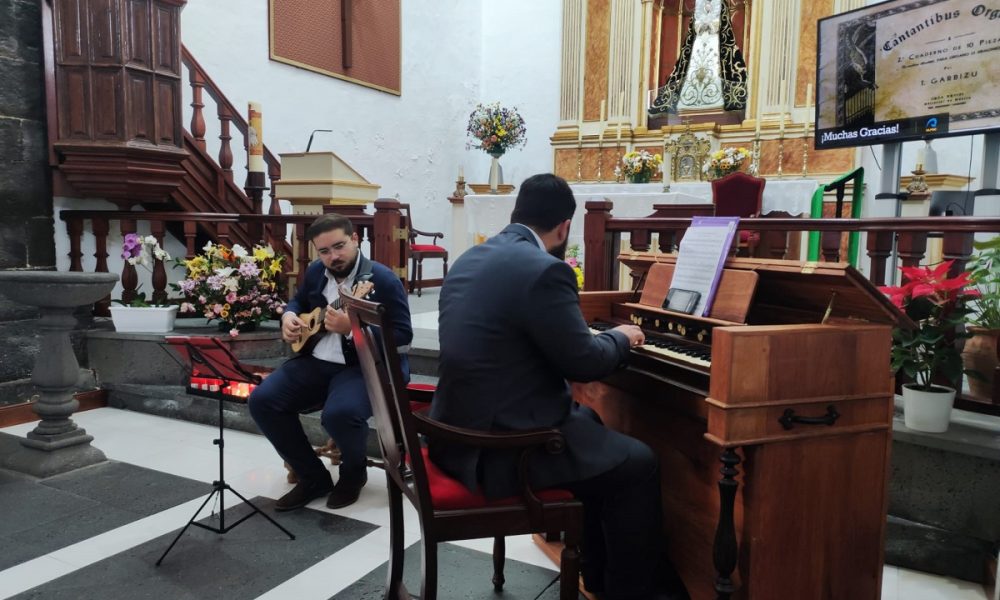 Tinajo acoge el primer concierto de la historia de armonio y timple