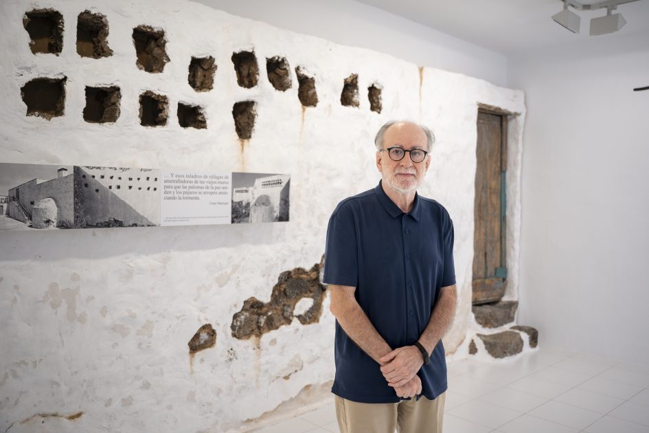 Gómez Aguilera, en la sala central de la exposición