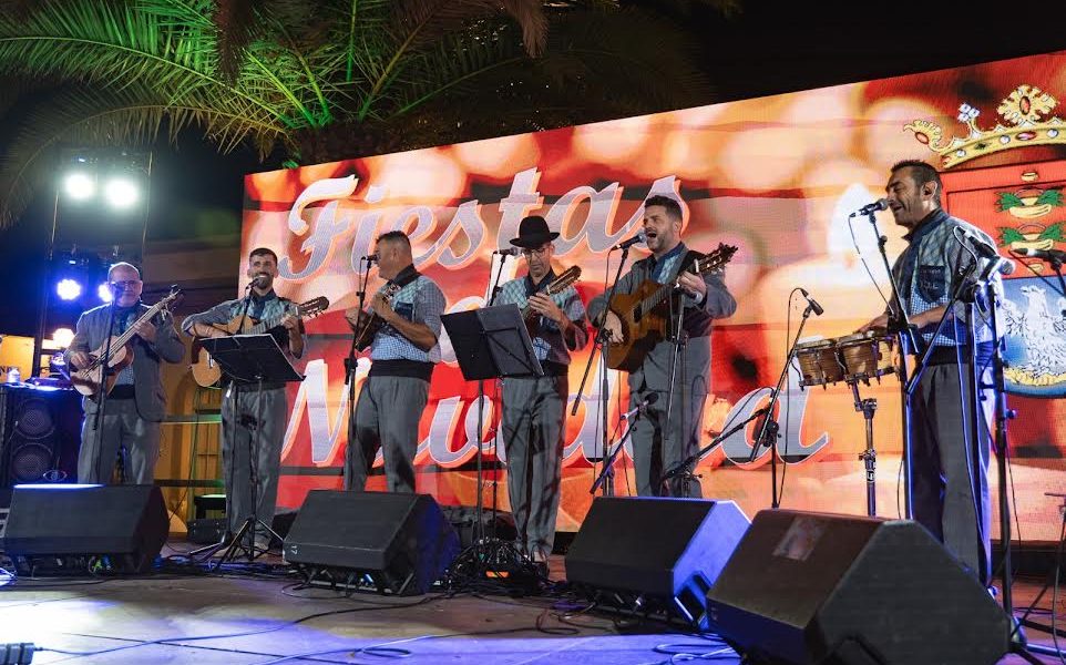 Arrecife se Llena de Espíritu Navideño