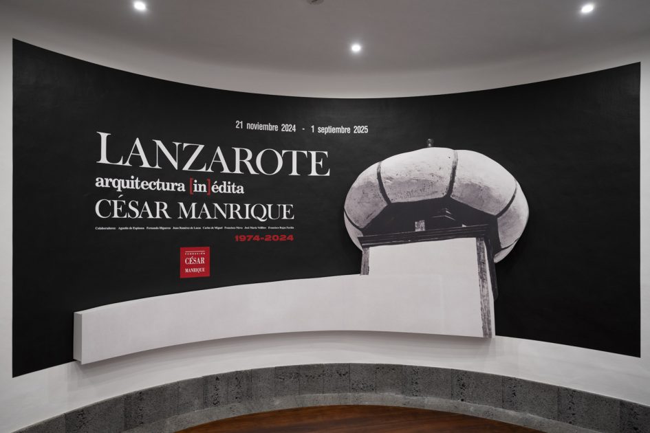 Imagen del cartel que da la bienvenida a la exposición