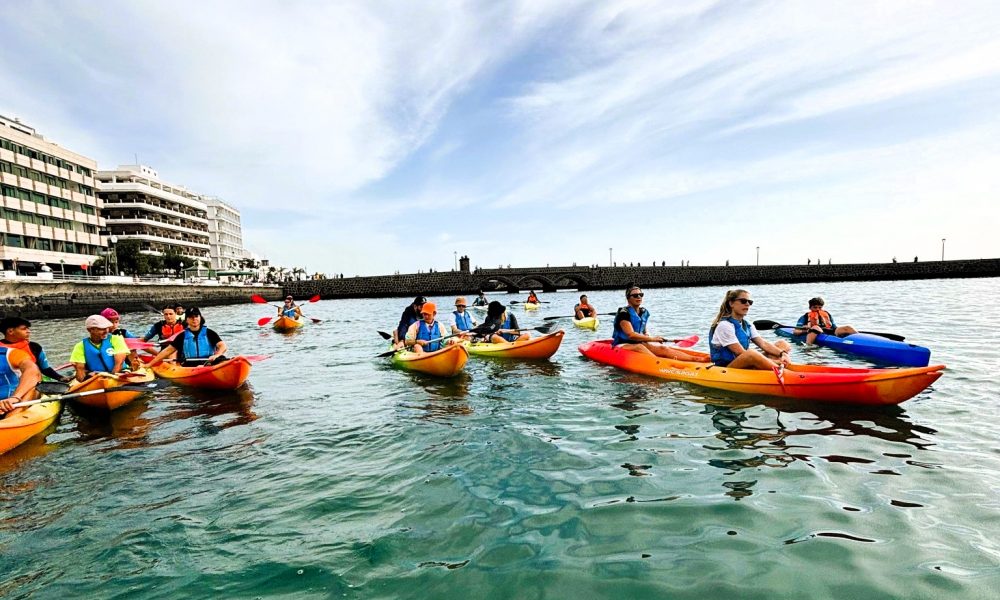 Piraguas por la Marina de Arrecife por San Ginés