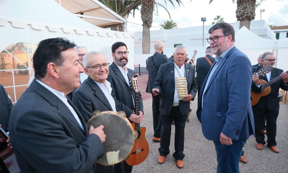 Mercado Artesanal Navideño de San Bartolomé. El Ayuntamiento de San Bartolomé celebra el éxito del Mercado Artesanal Navideño
