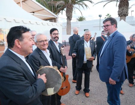 Mercado Artesanal Navideño de San Bartolomé. El Ayuntamiento de San Bartolomé celebra el éxito del Mercado Artesanal Navideño