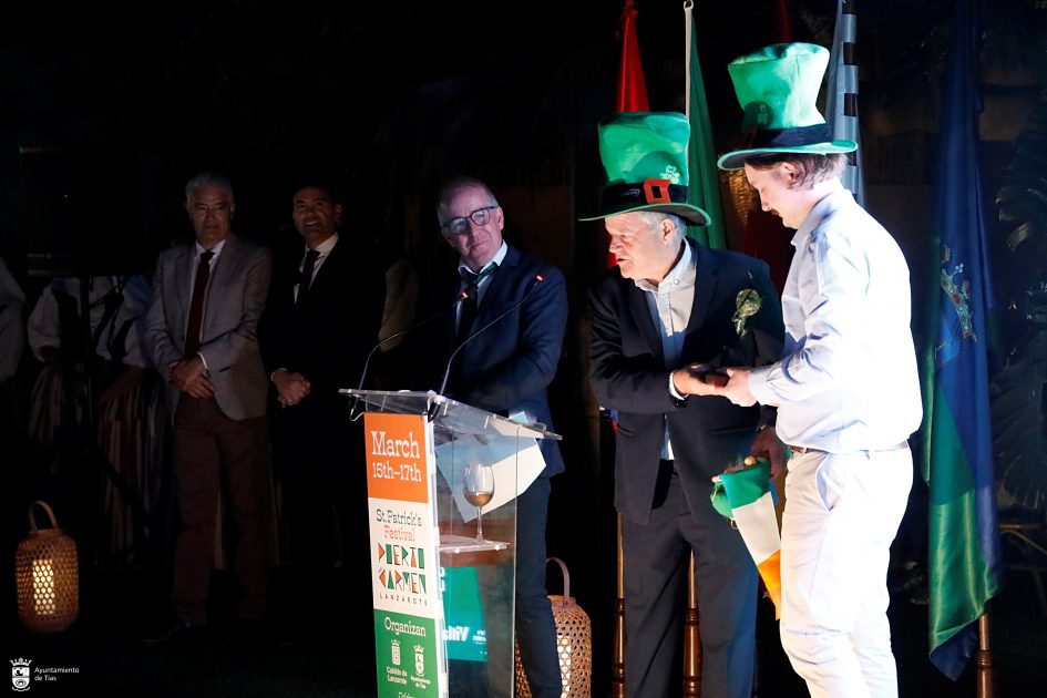El Ayuntamiento de Tías y el Cabildo de Lanzarote presentan el Festival de San Patricio 2025 a empresarios locales