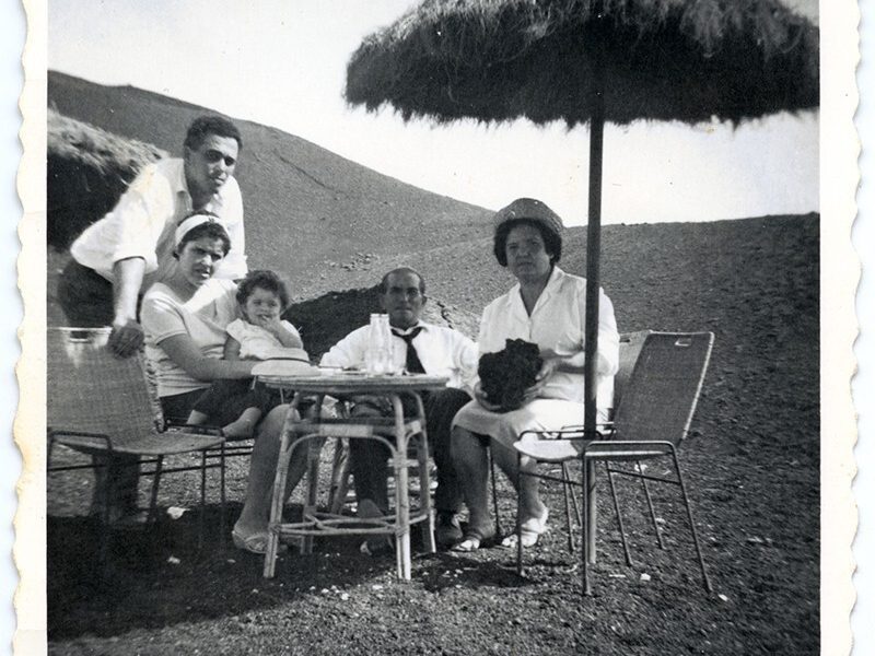 Se buscan imágenes históricas que estén relacionadas con las Montañas del Fuego