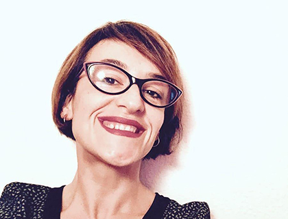 La ilustradora catalana Gisela Navarro presenta en la Biblioteca Insular su álbum 'Brillantes y olvidadas', que rescata el arrebatador universo de Maruja Mallo