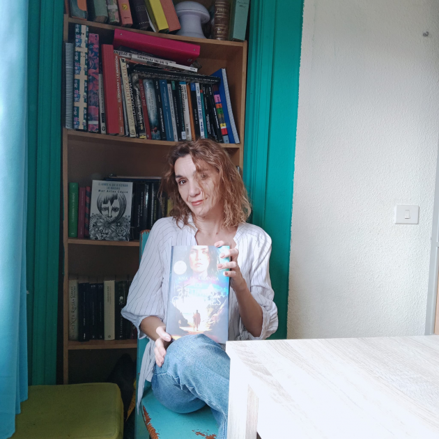 Mar Arias, con la novela de Ana Salamanca que presentará en la Fiera del Libro