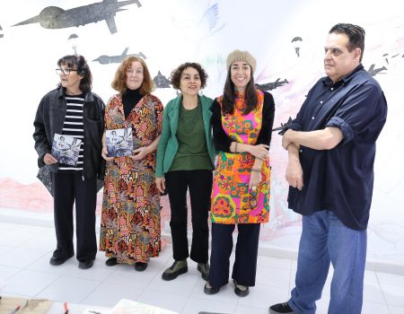 que exploran la incertidumbre y la memoria del cuerpo femenino