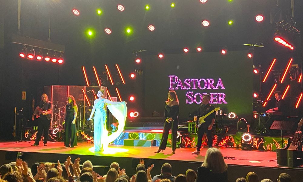 hizo vibrar al público de Lanzarote el pasado sábado con un concierto inolvidable en el Teatro El Salinero de Arrecife