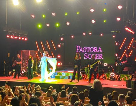 hizo vibrar al público de Lanzarote el pasado sábado con un concierto inolvidable en el Teatro El Salinero de Arrecife