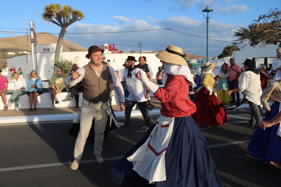Uga llena sus calles de tradición