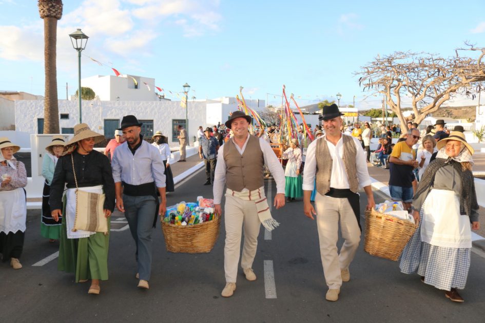 Uga llena sus calles de tradición