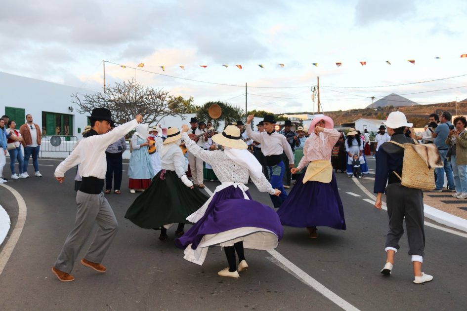 Uga llena sus calles de tradición