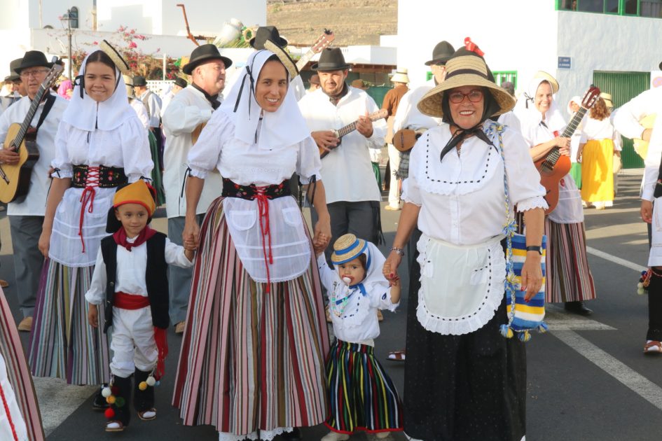 Uga llena sus calles de tradición