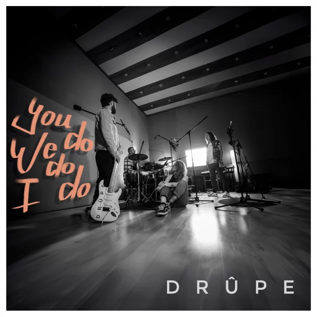 Parecen tranquilos en su local de ensayo, pero no te dejes engañar: ¡DRÛPE arrean!